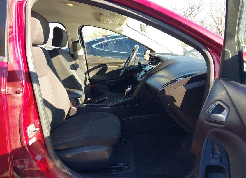 Photo 5 of 2016 Ford Focus SE (VIN 1FADP3F24GL262867)