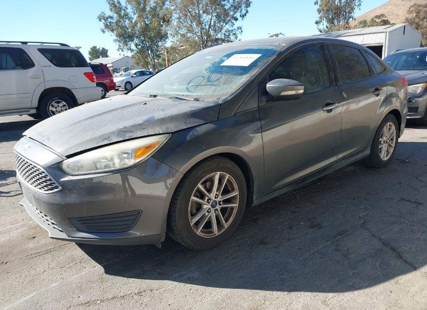 Photo 2 of 2016 Ford Focus SE (VIN 1FADP3F24GL282908)