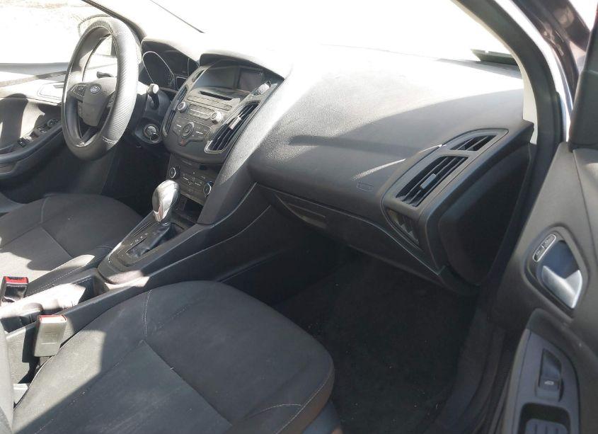 Photo 5 of 2016 Ford Focus SE (VIN 1FADP3F24GL282908)
