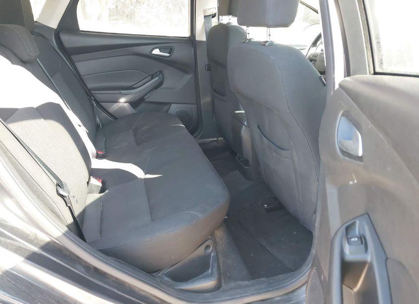 Photo 8 of 2016 Ford Focus SE (VIN 1FADP3F24GL282908)