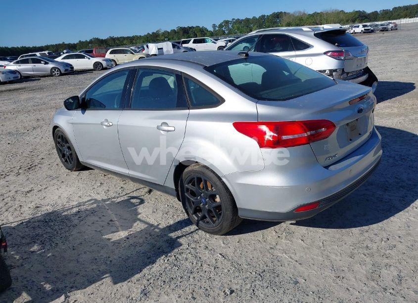 Photo 3 of 2016 Ford Focus SE (VIN 1FADP3F24GL291494)