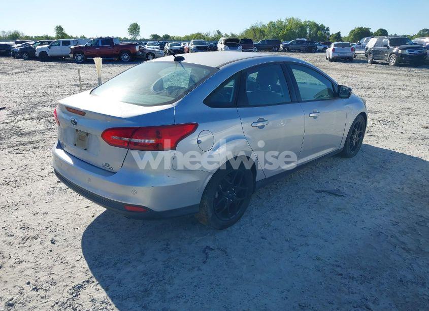 Photo 4 of 2016 Ford Focus SE (VIN 1FADP3F24GL291494)