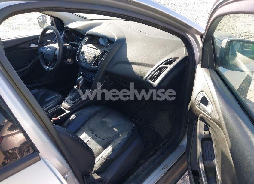 Photo 5 of 2016 Ford Focus SE (VIN 1FADP3F24GL291494)
