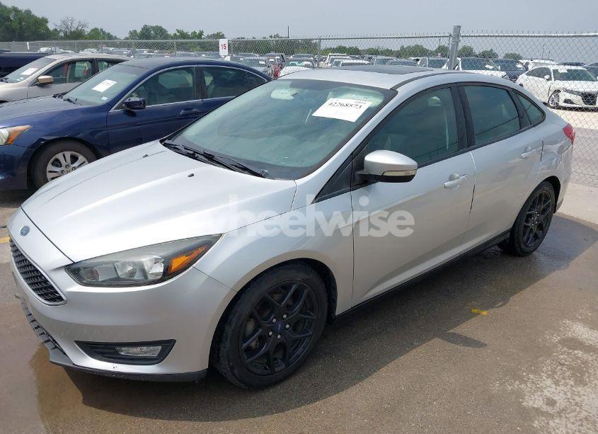 Photo 2 of 2016 Ford Focus SE (VIN 1FADP3F24GL295366)