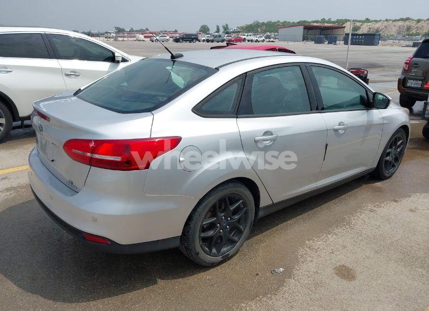 Photo 4 of 2016 Ford Focus SE (VIN 1FADP3F24GL295366)