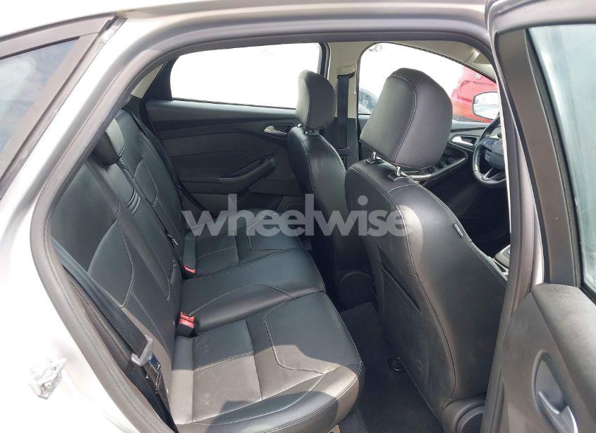 Photo 8 of 2016 Ford Focus SE (VIN 1FADP3F24GL295366)