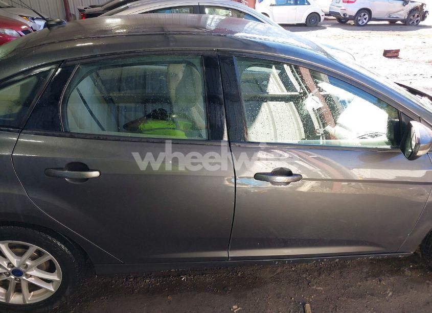 Photo 14 of 2016 Ford Focus SE (VIN 1FADP3F24GL304907)