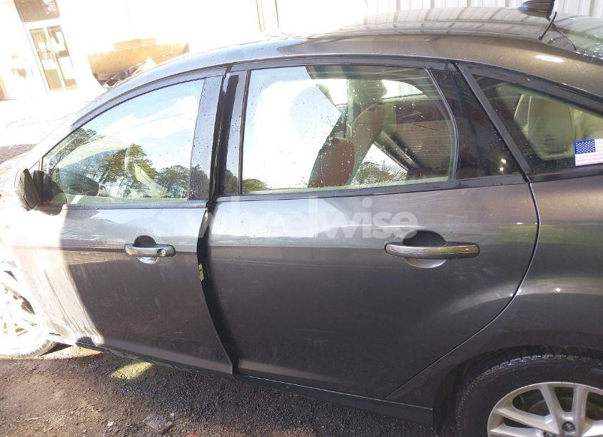 Photo 15 of 2016 Ford Focus SE (VIN 1FADP3F24GL304907)