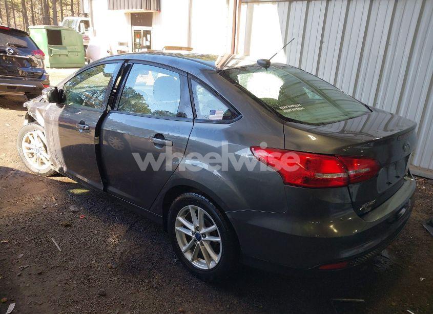 Photo 3 of 2016 Ford Focus SE (VIN 1FADP3F24GL304907)