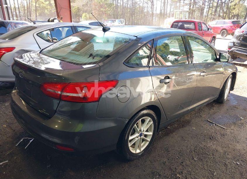 Photo 4 of 2016 Ford Focus SE (VIN 1FADP3F24GL304907)