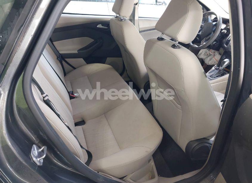 Photo 8 of 2016 Ford Focus SE (VIN 1FADP3F24GL304907)