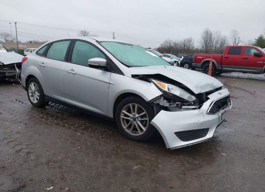 2016 Ford Focus SE (VIN 1FADP3F24GL329547) main photo