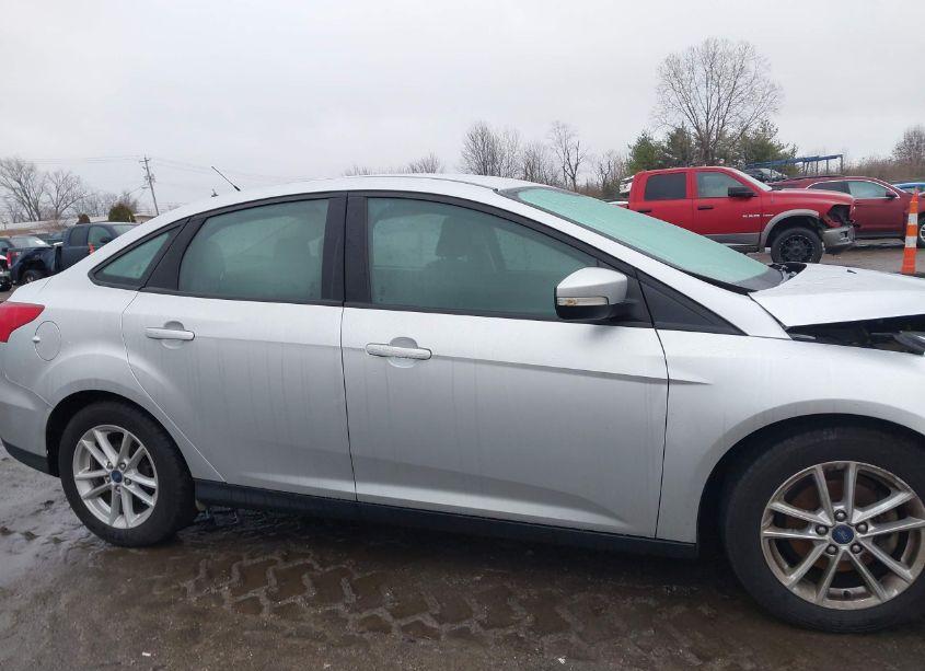 Photo 13 of 2016 Ford Focus SE (VIN 1FADP3F24GL329547)