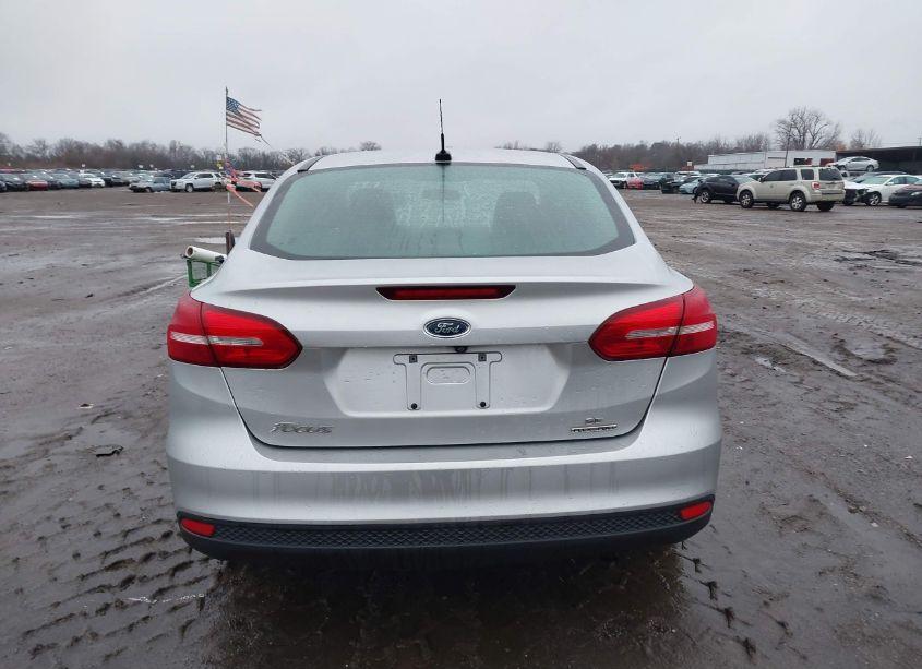 Photo 16 of 2016 Ford Focus SE (VIN 1FADP3F24GL329547)