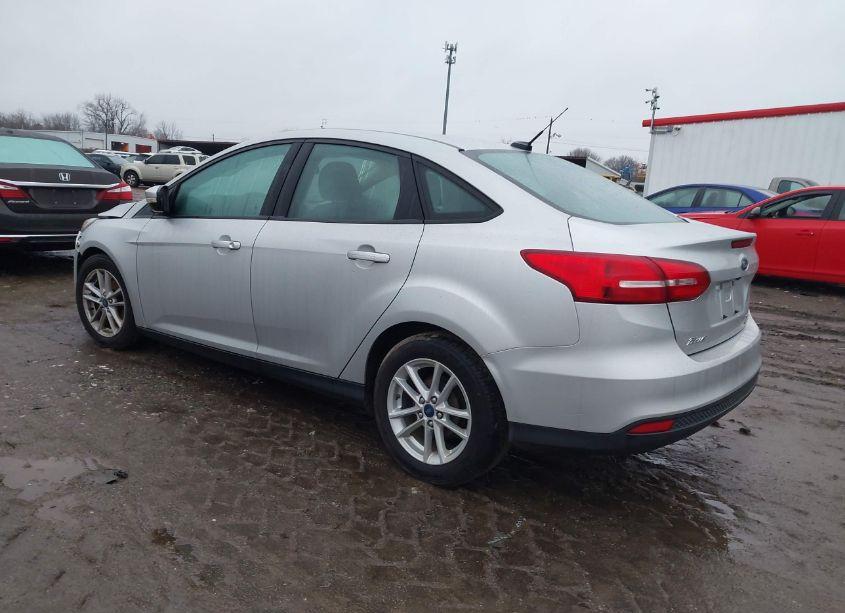 Photo 3 of 2016 Ford Focus SE (VIN 1FADP3F24GL329547)