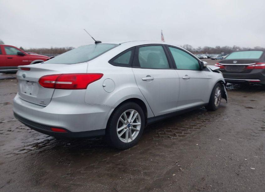Photo 4 of 2016 Ford Focus SE (VIN 1FADP3F24GL329547)