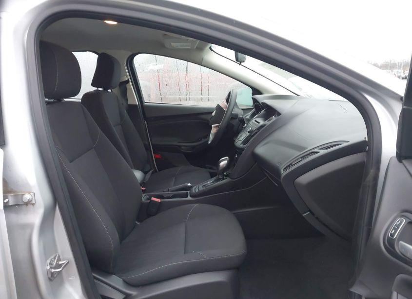 Photo 5 of 2016 Ford Focus SE (VIN 1FADP3F24GL329547)