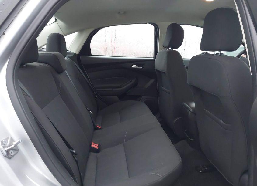 Photo 8 of 2016 Ford Focus SE (VIN 1FADP3F24GL329547)