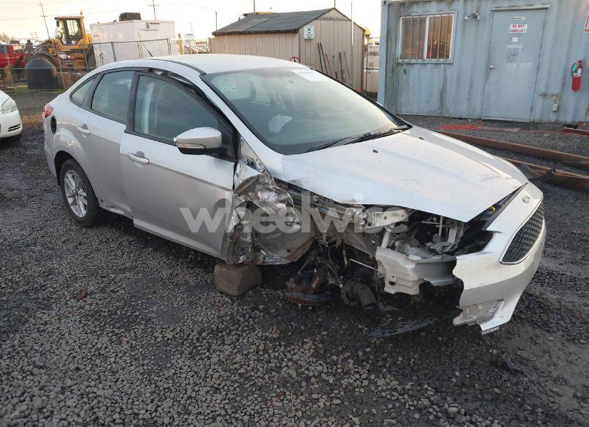 2016 Ford Focus SE (VIN 1FADP3F24GL347840) main photo