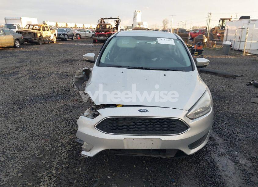 Photo 13 of 2016 Ford Focus SE (VIN 1FADP3F24GL347840)