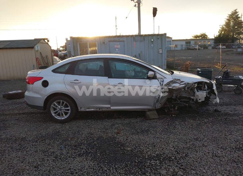 Photo 14 of 2016 Ford Focus SE (VIN 1FADP3F24GL347840)