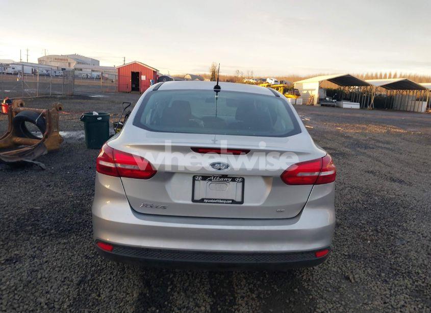 Photo 17 of 2016 Ford Focus SE (VIN 1FADP3F24GL347840)