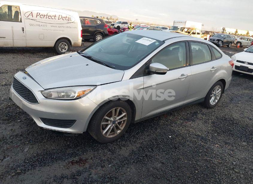 Photo 2 of 2016 Ford Focus SE (VIN 1FADP3F24GL347840)
