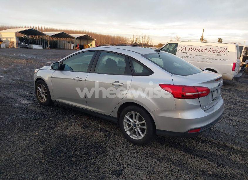 Photo 3 of 2016 Ford Focus SE (VIN 1FADP3F24GL347840)
