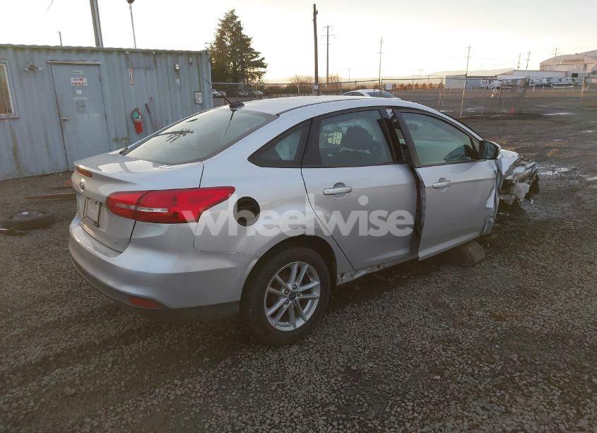 Photo 4 of 2016 Ford Focus SE (VIN 1FADP3F24GL347840)