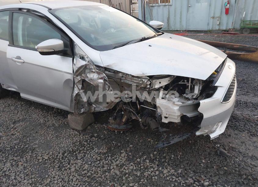 Photo 6 of 2016 Ford Focus SE (VIN 1FADP3F24GL347840)