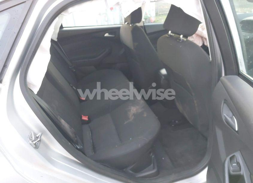 Photo 8 of 2016 Ford Focus SE (VIN 1FADP3F24GL347840)