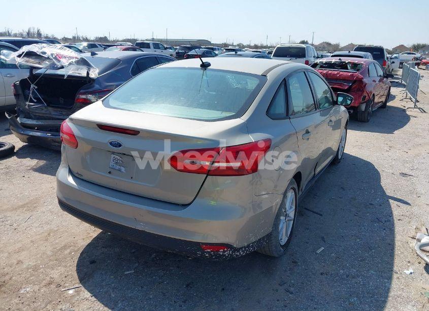 Photo 4 of 2016 Ford Focus SE (VIN 1FADP3F24GL352729)