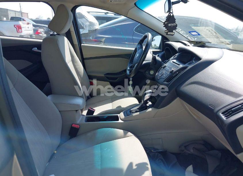 Photo 5 of 2016 Ford Focus SE (VIN 1FADP3F24GL352729)