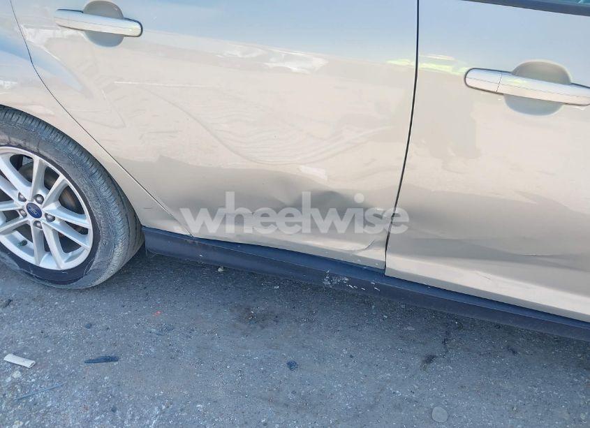 Photo 6 of 2016 Ford Focus SE (VIN 1FADP3F24GL352729)