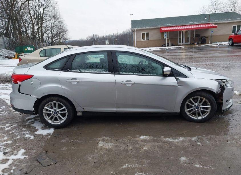 Photo 12 of 2016 Ford Focus SE (VIN 1FADP3F24GL377405)