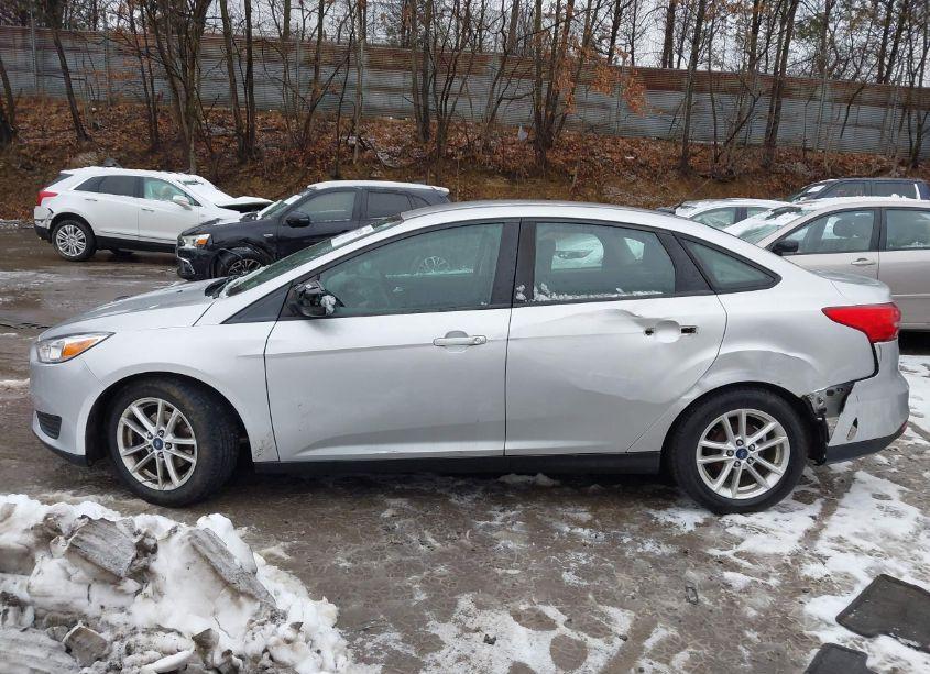 Photo 13 of 2016 Ford Focus SE (VIN 1FADP3F24GL377405)
