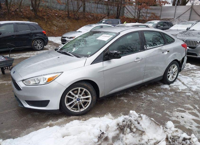 Photo 2 of 2016 Ford Focus SE (VIN 1FADP3F24GL377405)