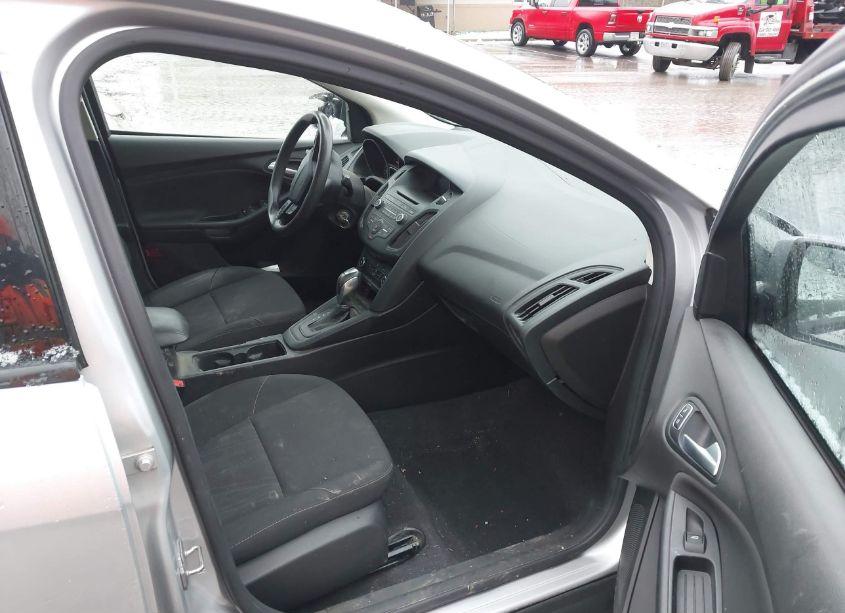 Photo 5 of 2016 Ford Focus SE (VIN 1FADP3F24GL377405)