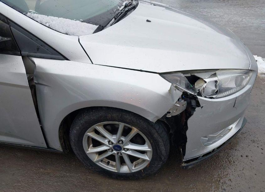 Photo 6 of 2016 Ford Focus SE (VIN 1FADP3F24GL377405)