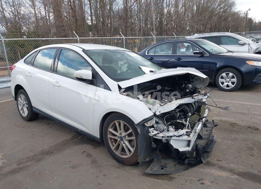 2016 Ford Focus SE (VIN 1FADP3F24GL381714) main photo
