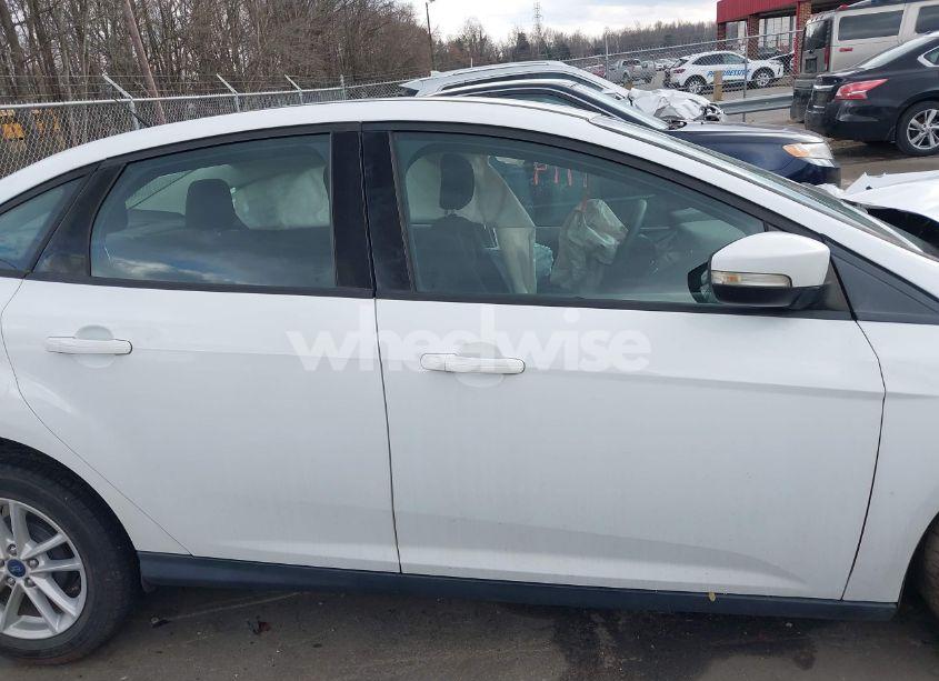 Photo 13 of 2016 Ford Focus SE (VIN 1FADP3F24GL381714)