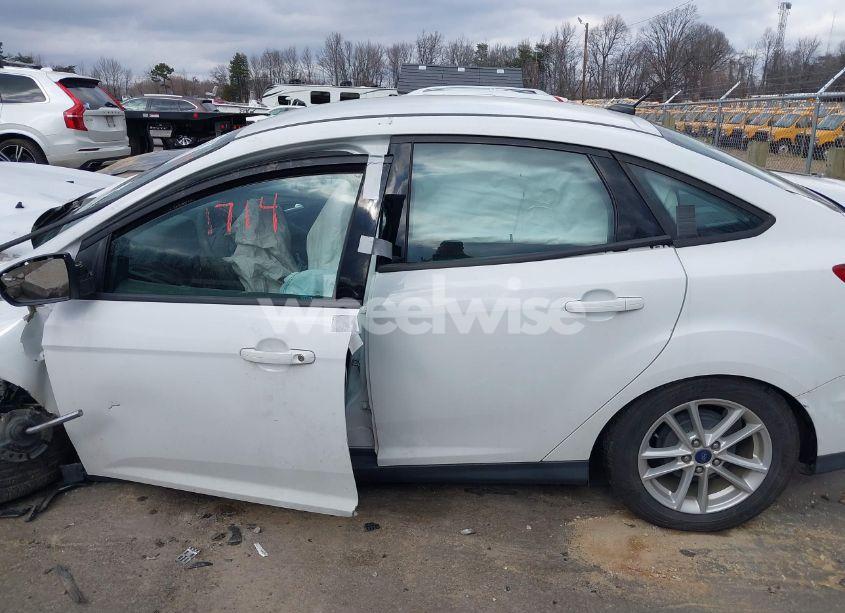 Photo 14 of 2016 Ford Focus SE (VIN 1FADP3F24GL381714)