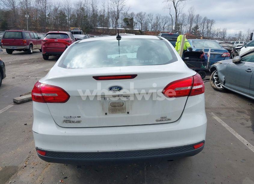Photo 16 of 2016 Ford Focus SE (VIN 1FADP3F24GL381714)