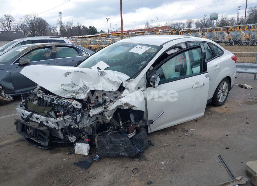 Photo 2 of 2016 Ford Focus SE (VIN 1FADP3F24GL381714)