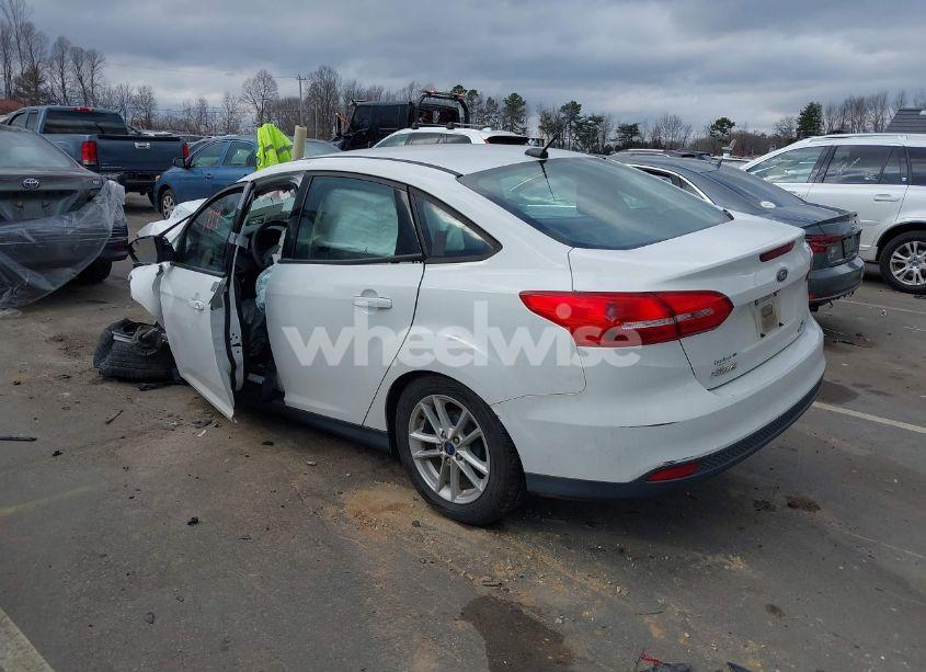 Photo 3 of 2016 Ford Focus SE (VIN 1FADP3F24GL381714)