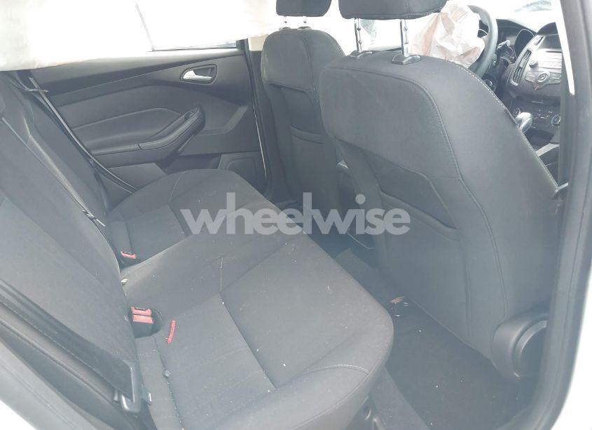 Photo 8 of 2016 Ford Focus SE (VIN 1FADP3F24GL381714)