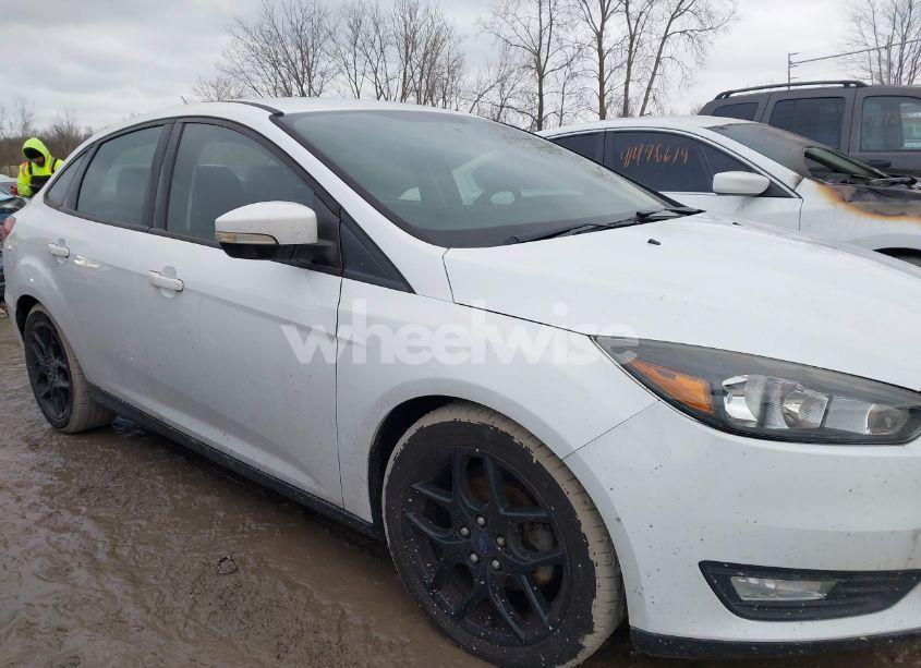 Photo 14 of 2016 Ford Focus SE (VIN 1FADP3F24GL397864)