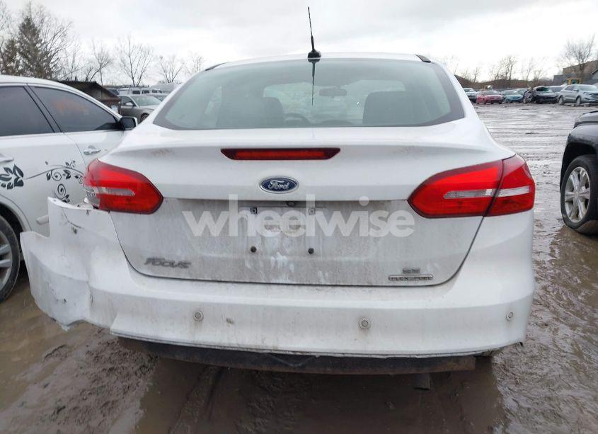 Photo 17 of 2016 Ford Focus SE (VIN 1FADP3F24GL397864)
