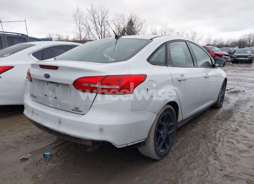 Photo 4 of 2016 Ford Focus SE (VIN 1FADP3F24GL397864)