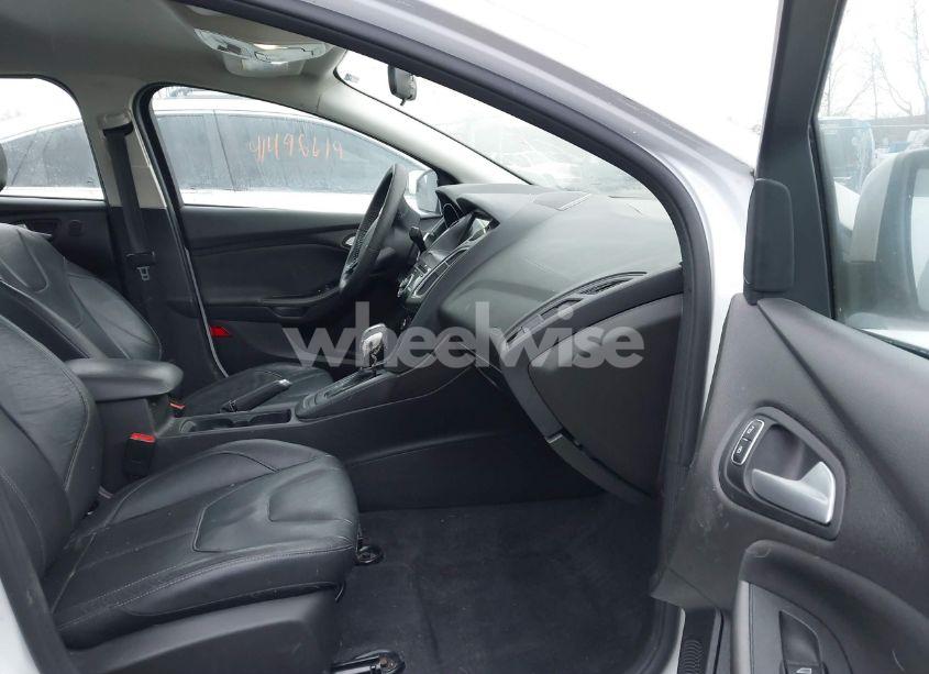 Photo 5 of 2016 Ford Focus SE (VIN 1FADP3F24GL397864)